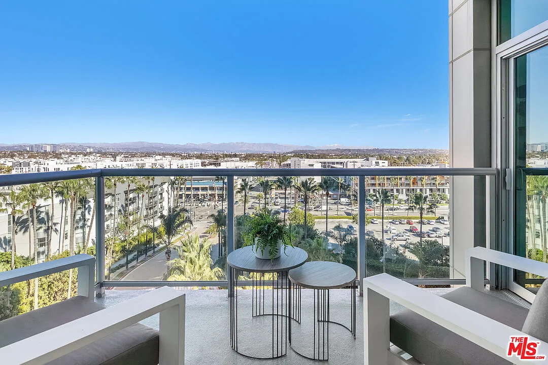 2 bed, 2.0 bath, 1584 sqft, $6,400 — Photo 1