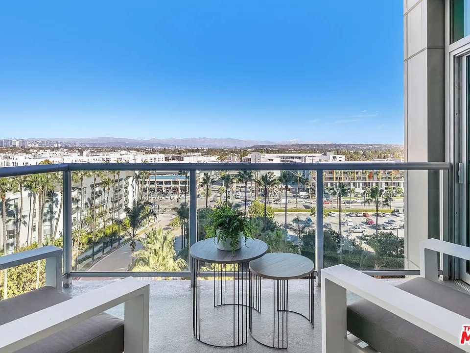 13650 Marina Pointe Dr #1608
