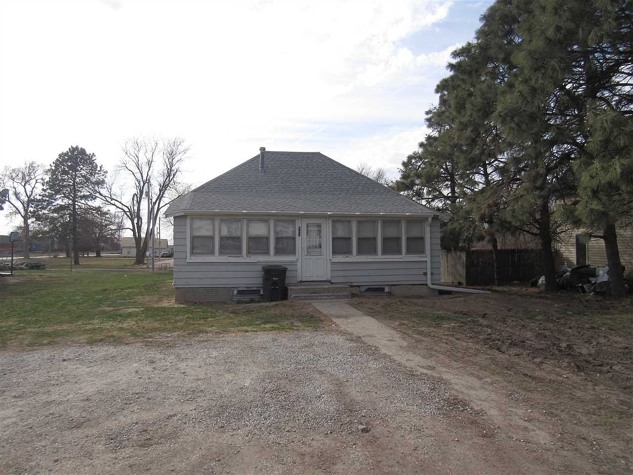 107 N 4th Ave, Kenesaw, NE 68956 Zillow