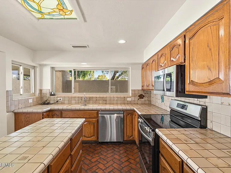 1756 W Echo Ln — Photo 13
