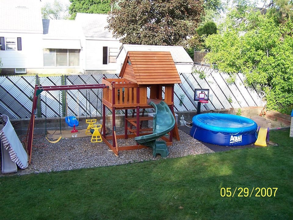 2nd image of 90 Linwood St