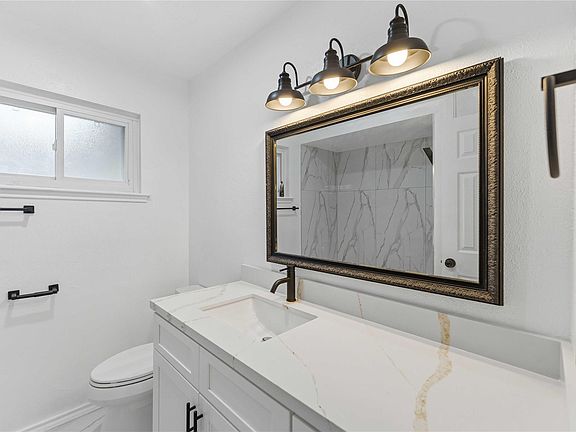 5th image of 13414 Linden St