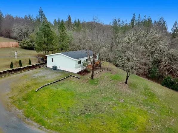 581 Azalea Dr, Grants Pass, OR 97526