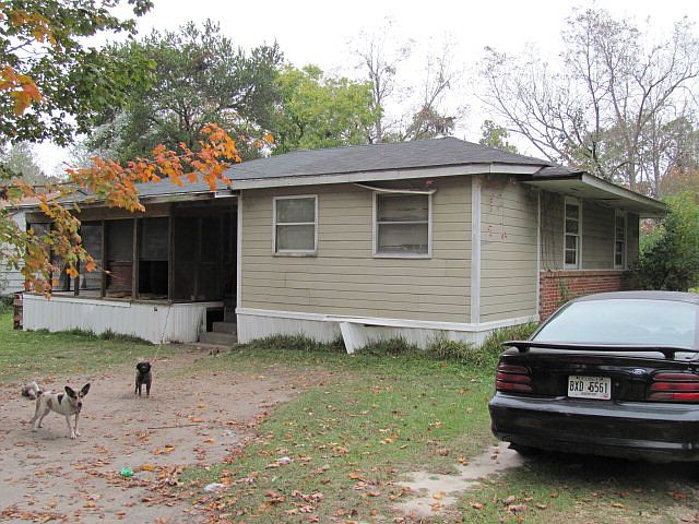 1st image of 1313 Hutchinson Dr