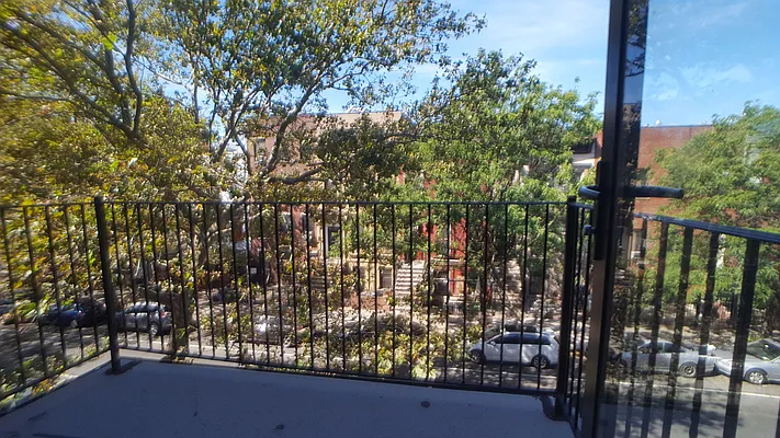 Rented by Evergreen Apartments BK | media 23