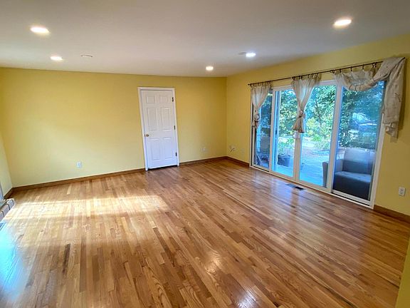 4th image of 420 Estrella Dr