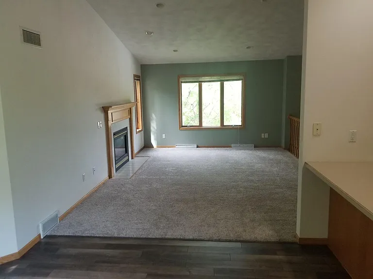 11 Dunraven Ct — Photo 2