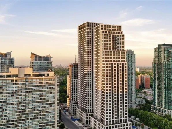 30 Elm Dr W #Penthouse 02, Mississauga, ON L5B 0N6