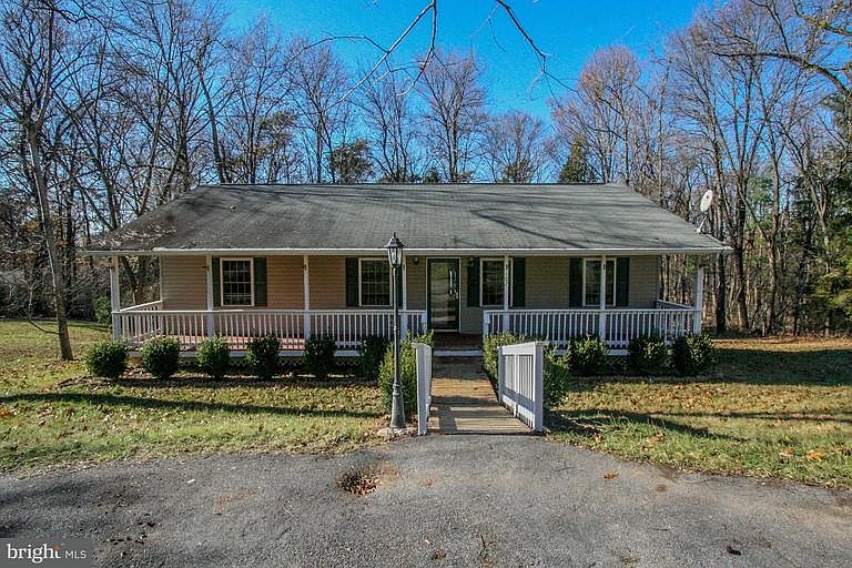 1st image of 107 Great Oak Ln