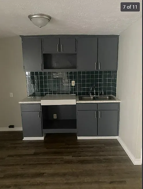 3 bed, 550 sqft, $1,600 — Photo 2