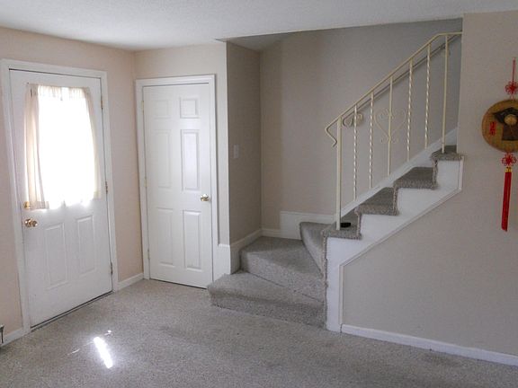 2nd image of 33 Fieldstone Dr #33