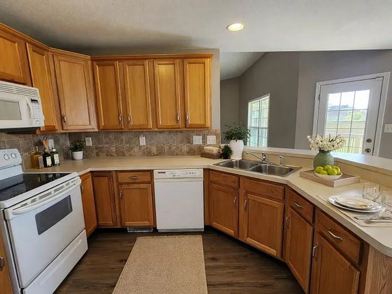 824 Ellie Nat Dr — Photo 18