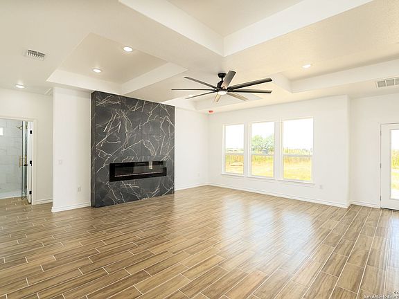 3rd image of 141 Flor del Sol St