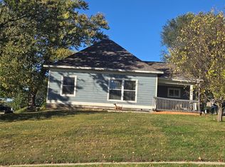 224 N 9th Ave W, Newton, IA 50208