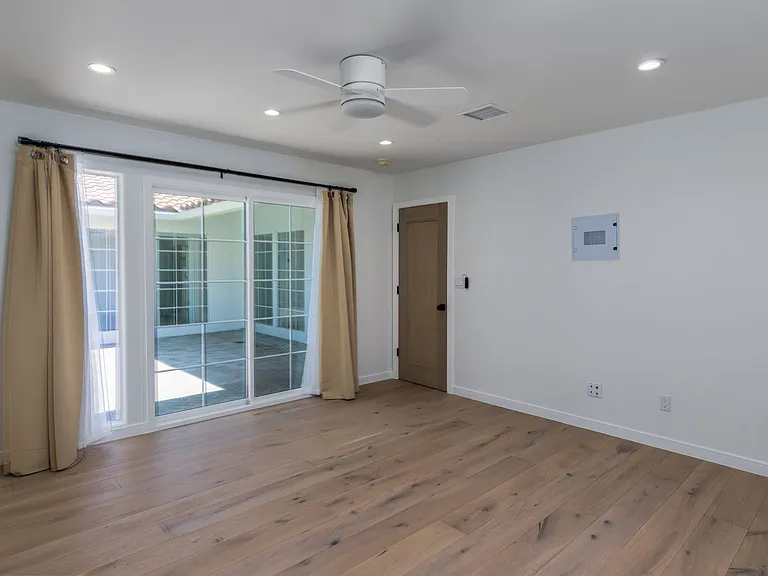 32046 Kingspark Ct — Photo 16
