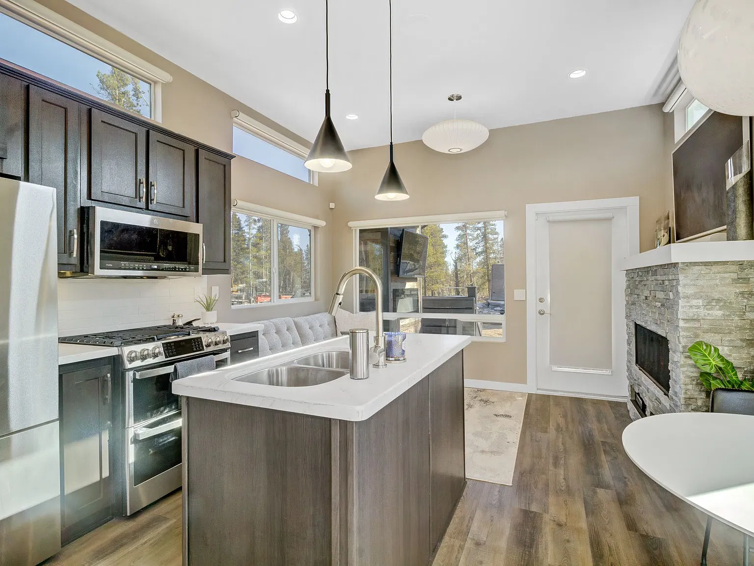 1 bed, 399 sqft, $2,300 — Photo 3
