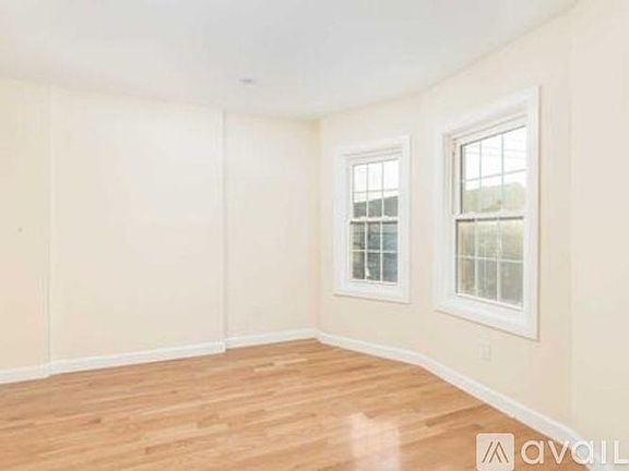 3rd image of 9259 172nd St #2