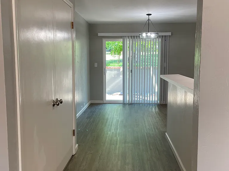 Entry to dining room/kitchen/patio