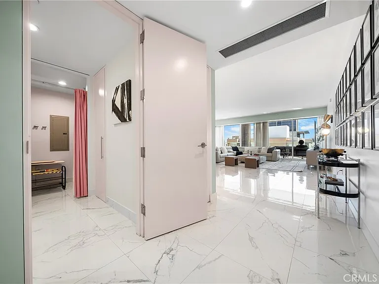 6250 Hollywood Blvd #12F — Photo 2