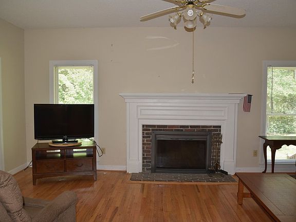 5th image of 122 Glenridge Cir