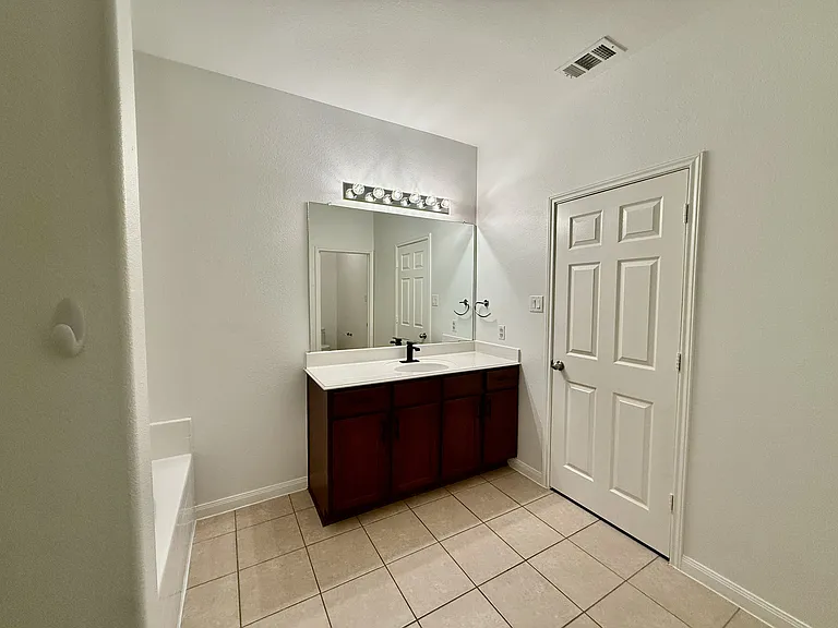 205 Oriole Dr — Photo 15