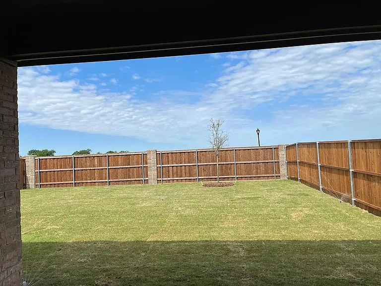 2405 Lovegrass Ln — Photo 18