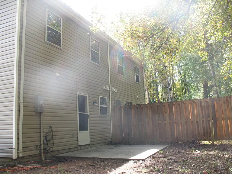270 Albert Ct — Photo 8