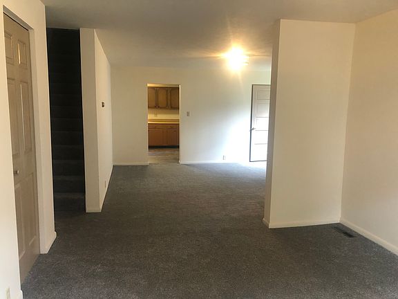 Living room size is 15' x 14'.