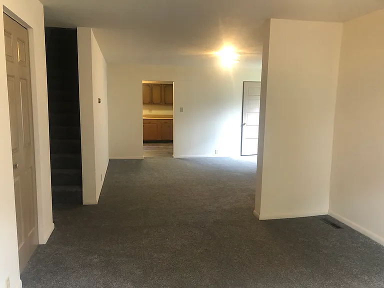 Living room size is 15' x 14'.
