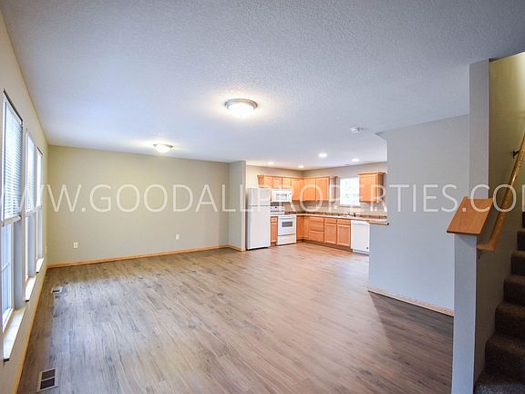 3rd image of 15215 Townsend Ave