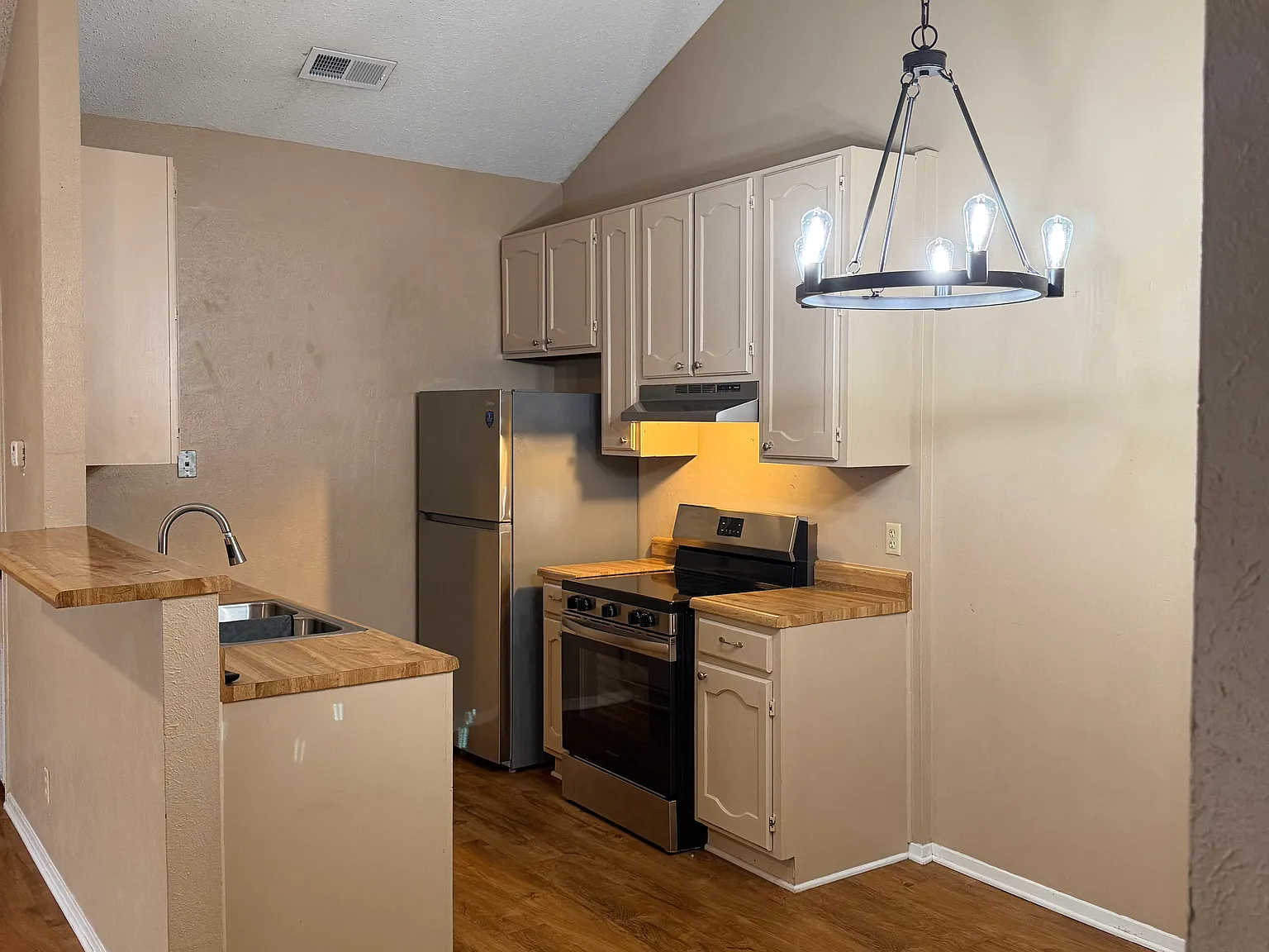 2 bed, 928 sqft, $1,200 — Photo 4