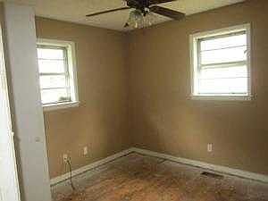 3rd image of 181 Ross Ave