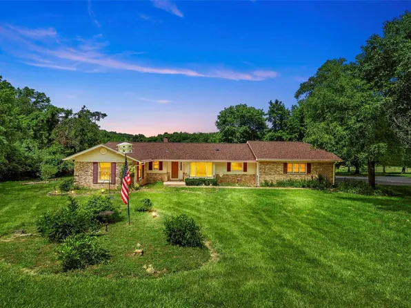 1125 Lakeview Dr, Pacific, MO 63069