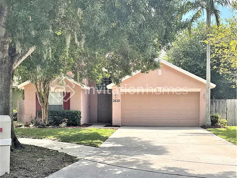 3620 Seminole Dr — Photo 1