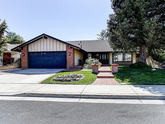 2nd image of 23946 Avenida Entrana