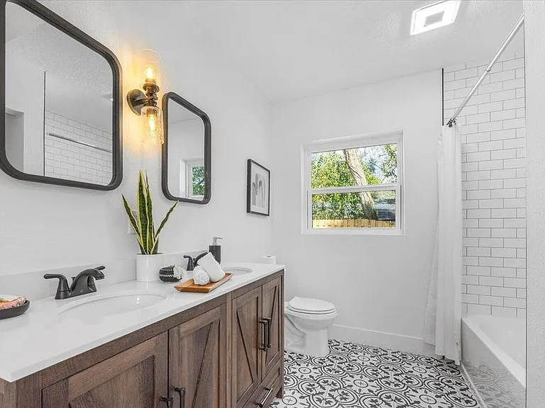 4715 Plymouth St — Photo 17
