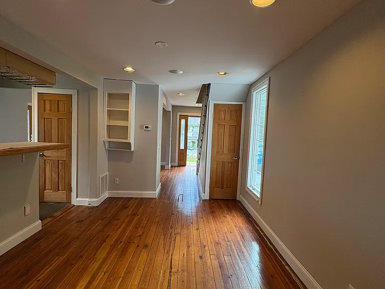 1203 W Johnson St — Photo 10