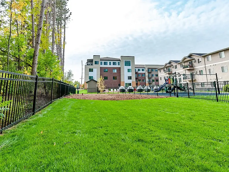 Legacy Pointe Apartments — Photo 41