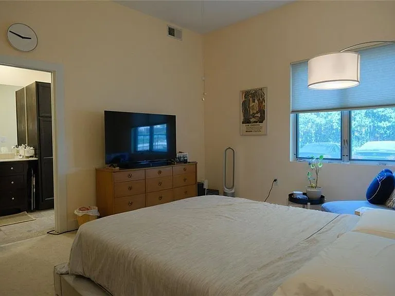 15 Waddell St NE #104 — Photo 8