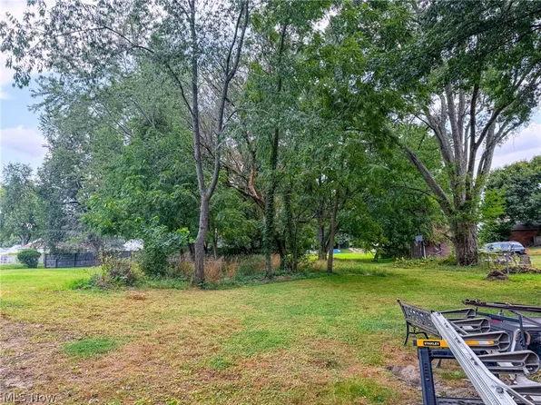Johnson St SE, Massillon, OH 44646