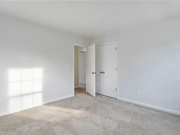 60 Manilla Ln — Photo 17