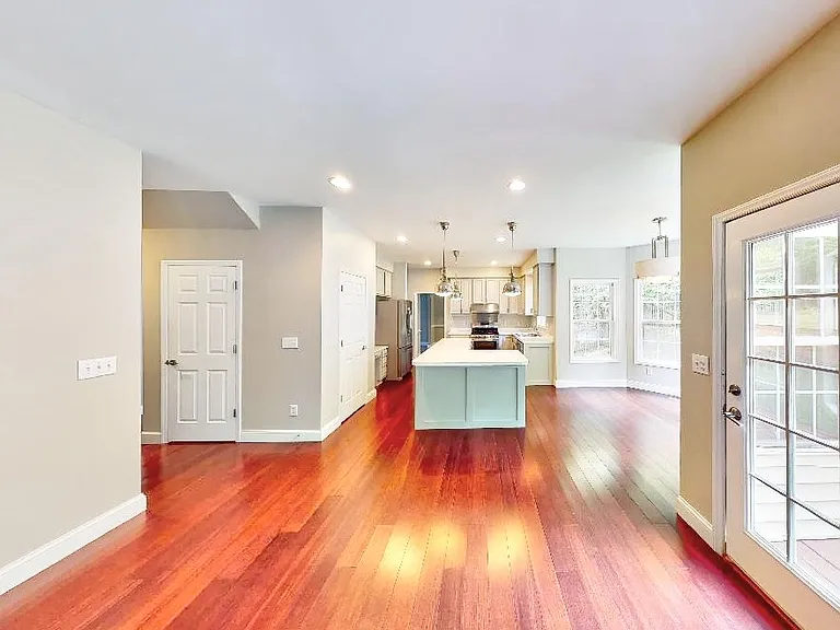 425 New Parkside Dr — Photo 11