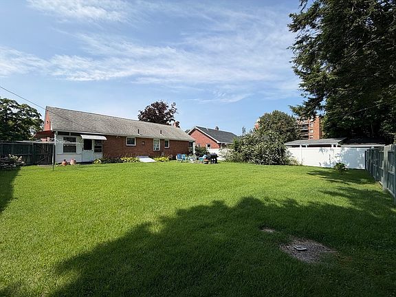 3rd image of 608 Pleasant St