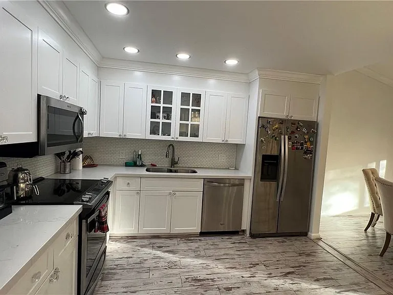 5580 Coach House Cir #F — Photo 8