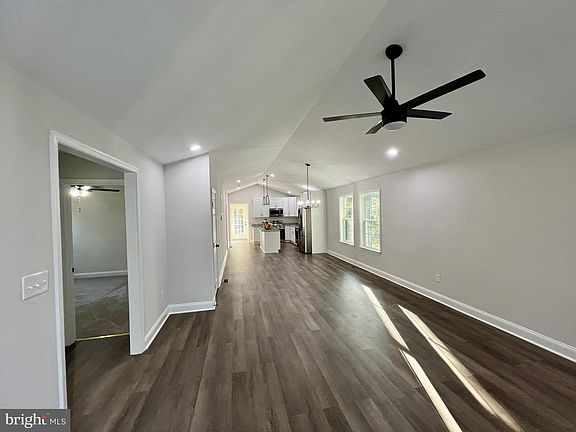 3rd image of 368 Shorewood Dr