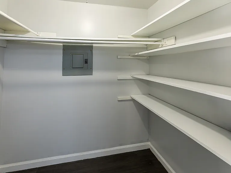 Berclair Apartments — Photo 11