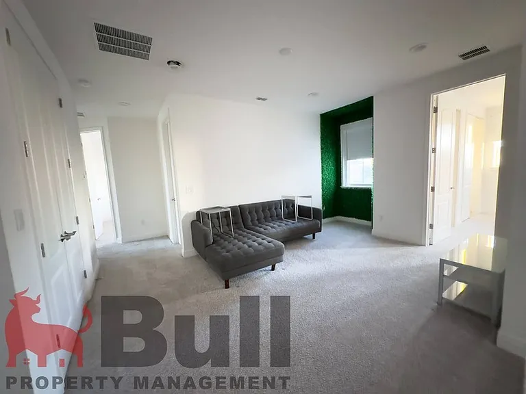 13079 Stanthorne Ave — Photo 14