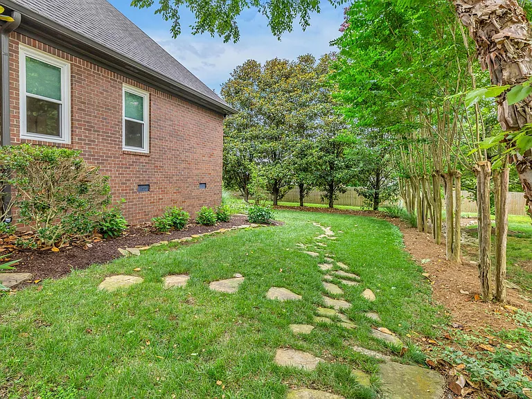 729 Harrow Ln — Photo 52