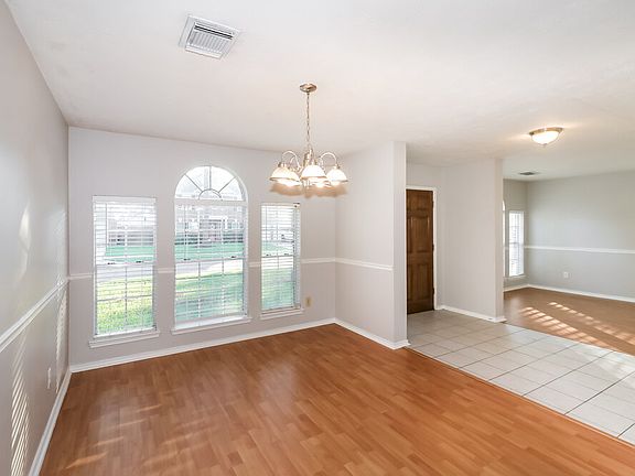 5th image of 8234 Worthington Dr
