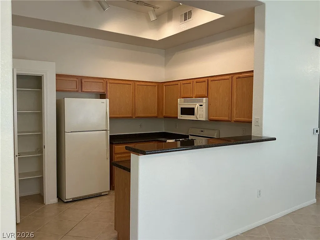 2 bed, 2.0 bath, 1054 sqft, $1,395 — Photo 4